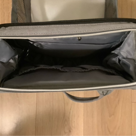 Midibeini Diaper Bag with built in changing station and mosquito net - Picture 2 of 6